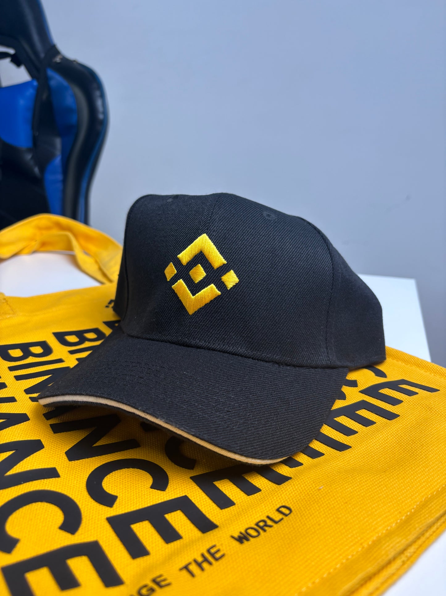 Binance Cap : White and black model